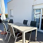 Sandra
