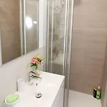 Sandra 公寓 *