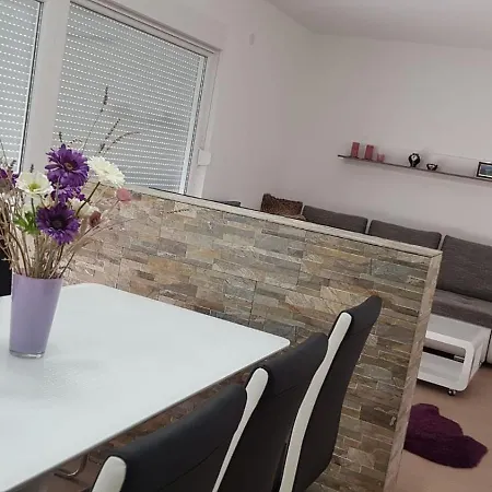 Sandra Apartment *