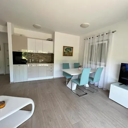 Sandra Apartment *